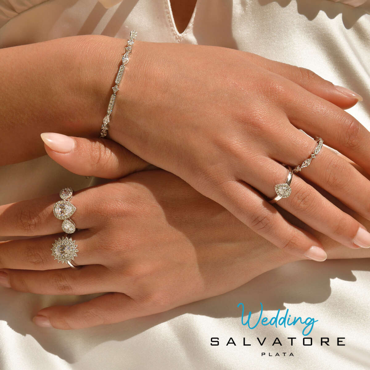 Anillo de plata con circonitas
