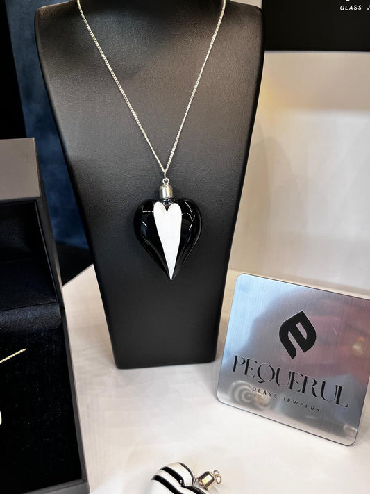 Colgante Corazón Blanco y Negro de Cristal de Borosilicato