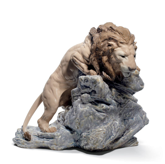 01008656 | Figura León al acecho