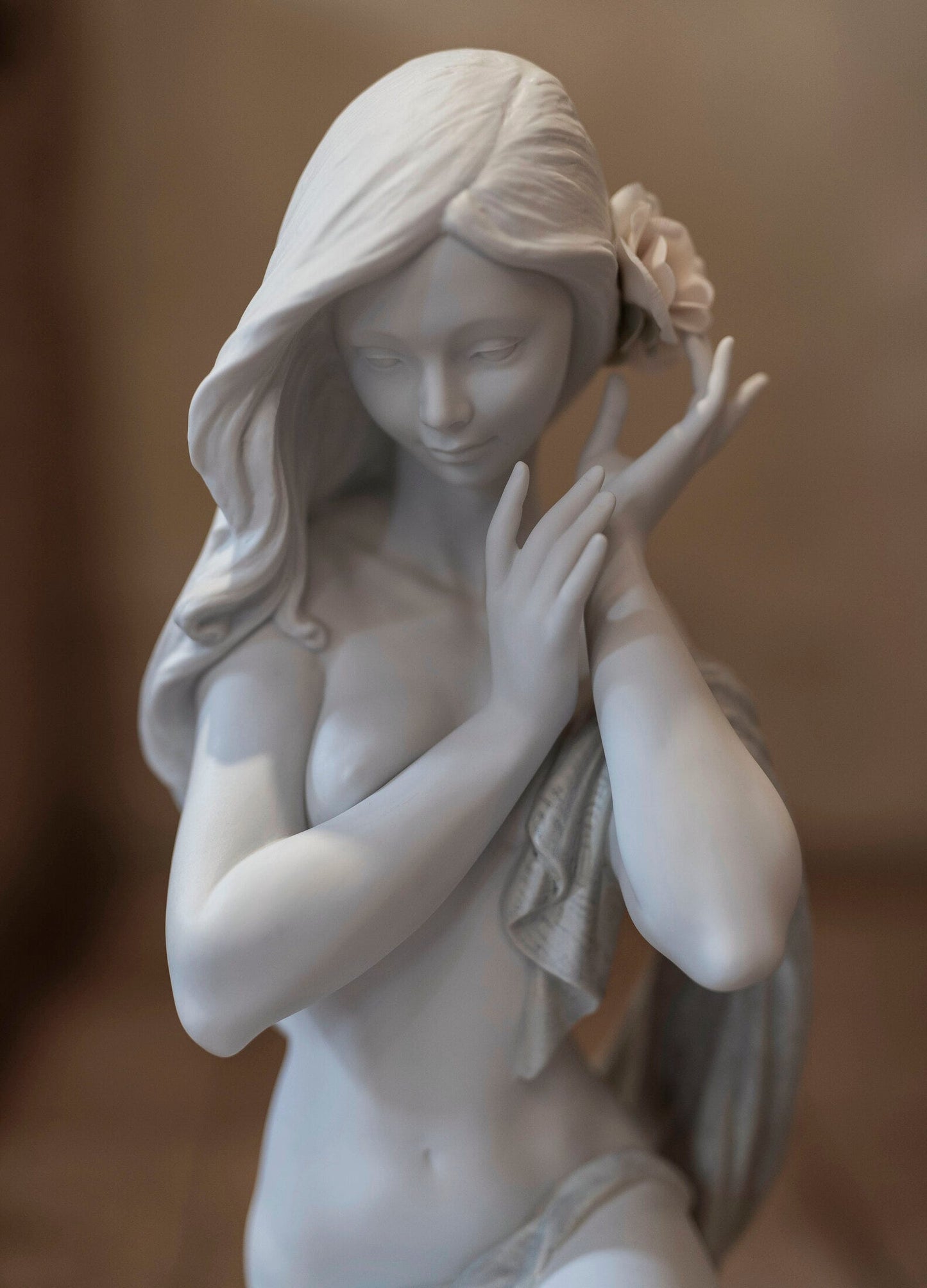 01009332 | Figura Mujer Cándida luz de luna. Blanco. Serie limitada