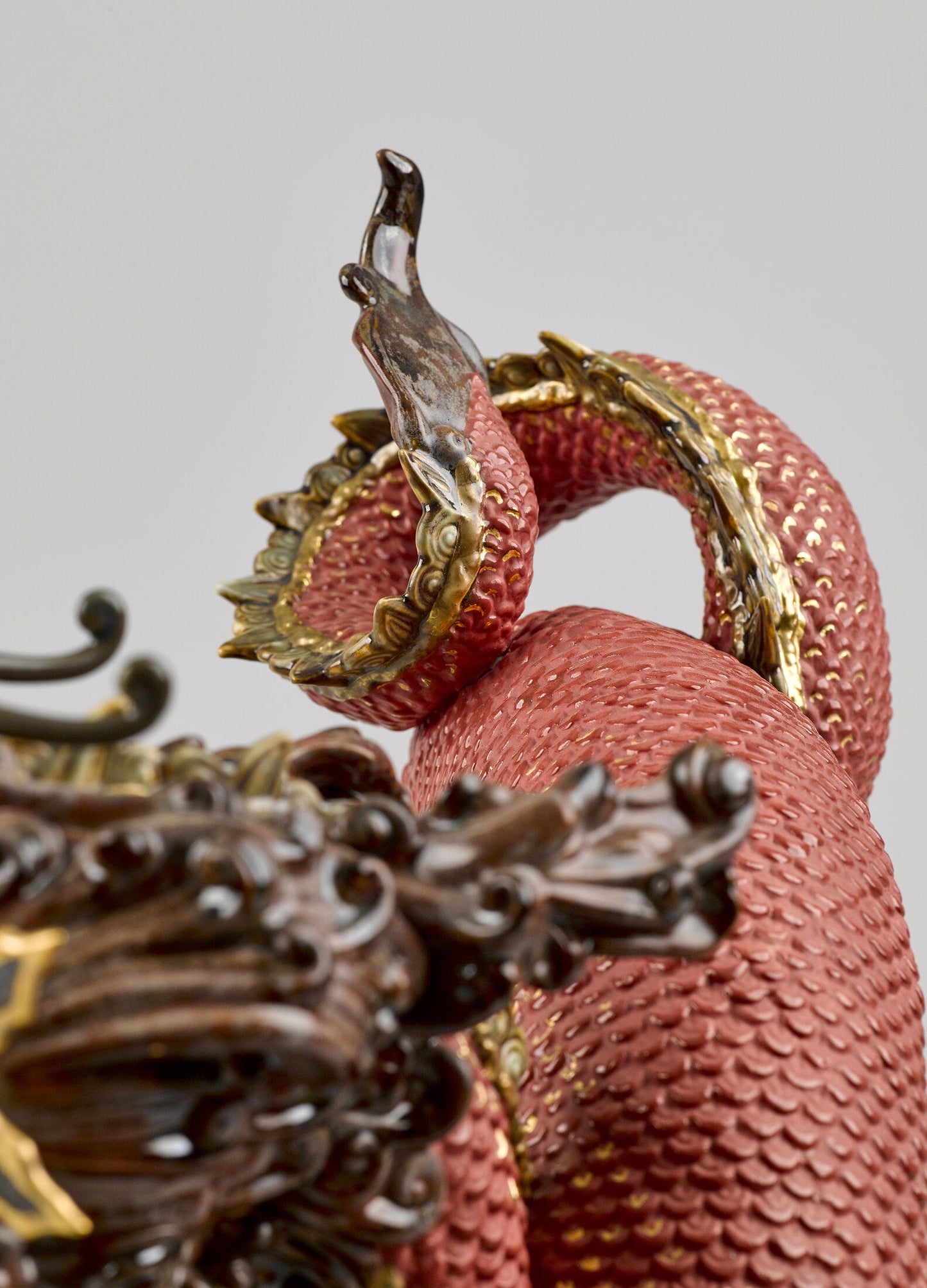 01008625 | Escultura Dragón auspicioso. Rojo. Serie limitada