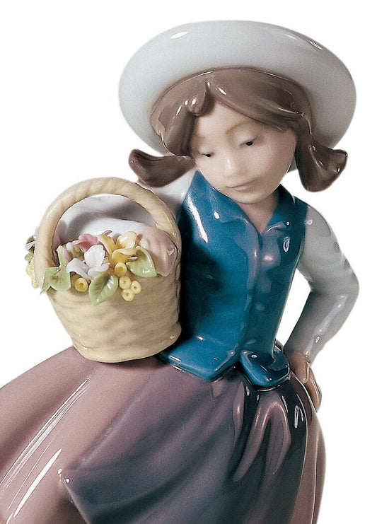 01005221 | Figura niña Linda con cesta