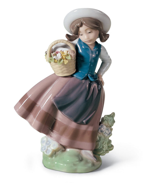 01005221 | Figura niña Linda con cesta