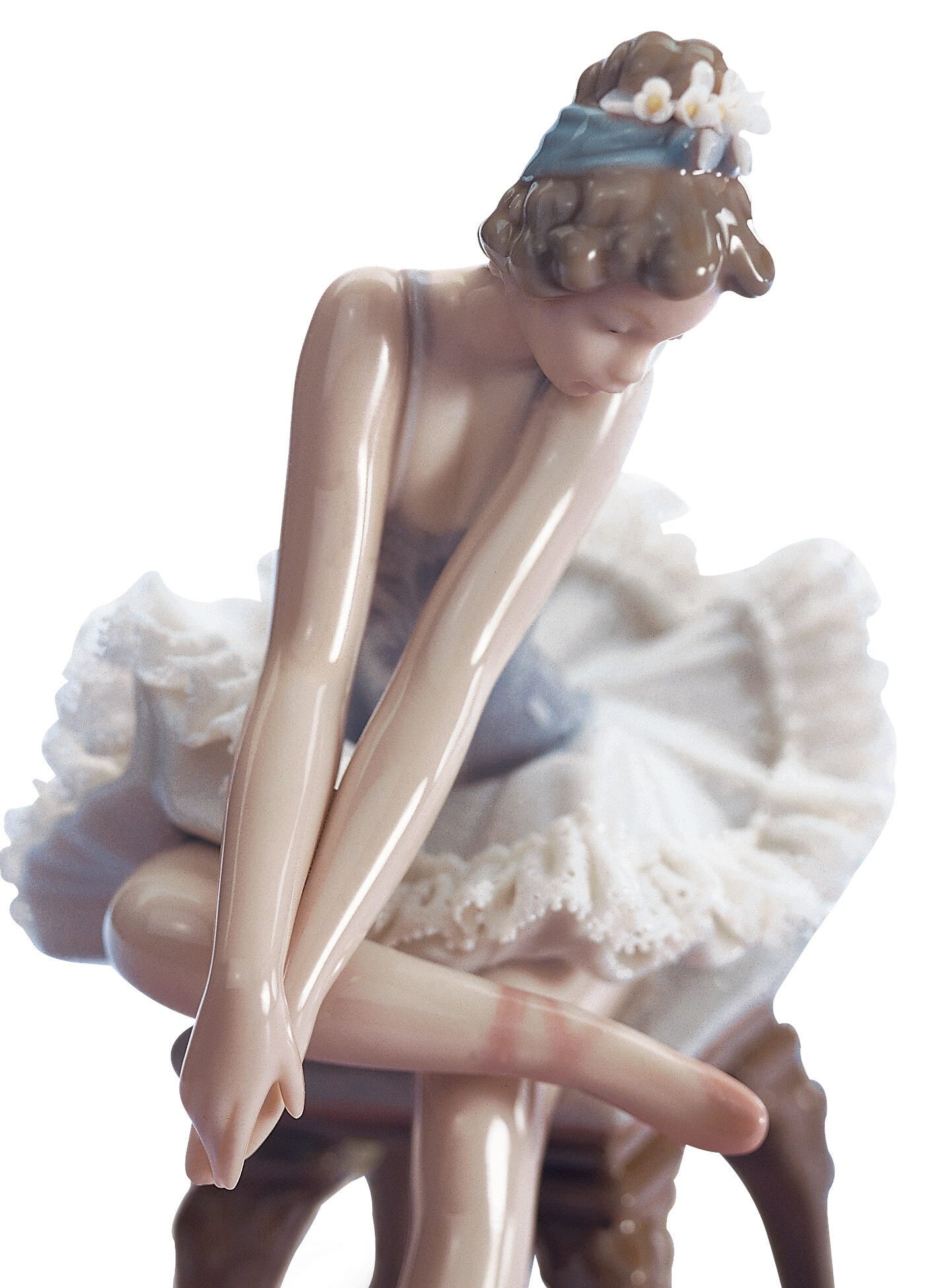 01005498 | Figura niña Ballet mirando zapatilla