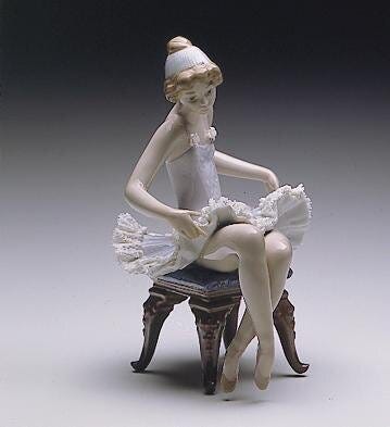 01005499 | BALLET ARREGLANDOSE FALDA