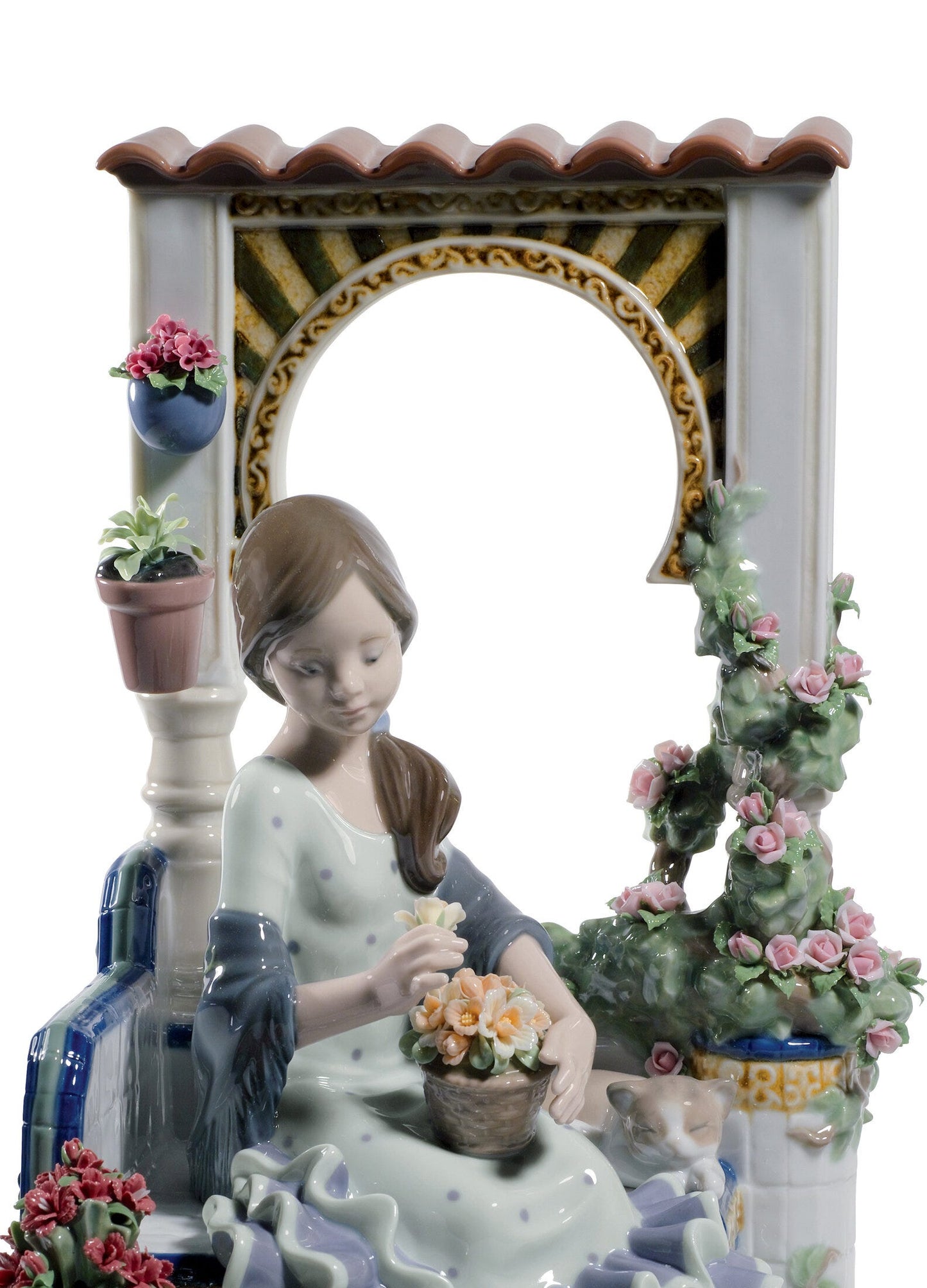 01001964 | Figura mujer En un patio andaluz. Serie limitada