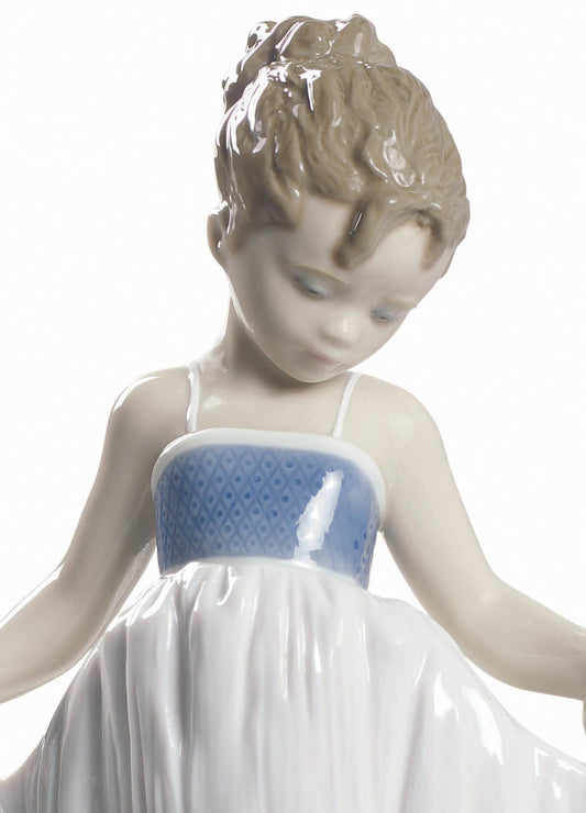 01009172 | Figura niña Mira mi vestido