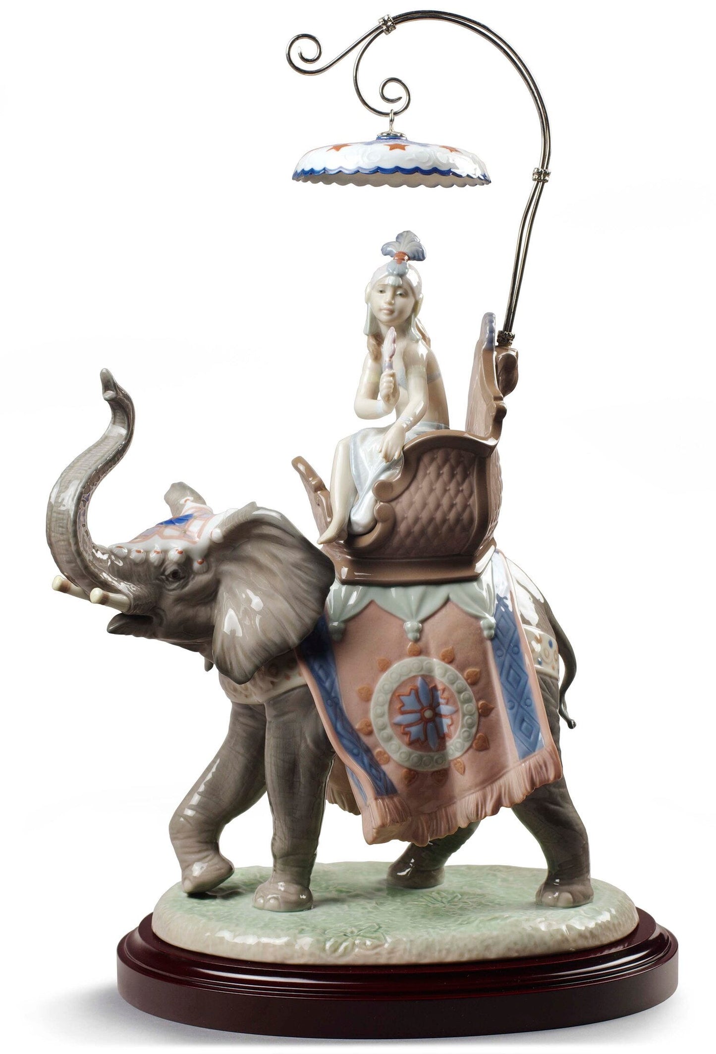 01001780 | Jovencita con elefante