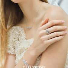 Collar elegante
