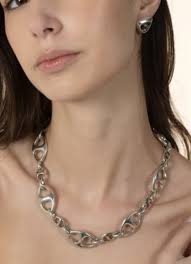 Collar Ciclon de aire elegante