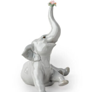 Figura Elefante bebé con flor rosa – Santacreu Store