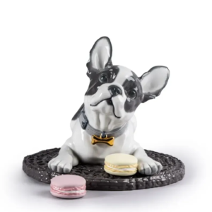 Figura perro Bulldog francés con macarons – Santacreu Store