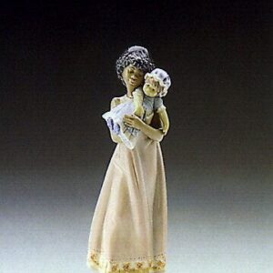 NIÑA CON MUÑECA – Santacreu Store