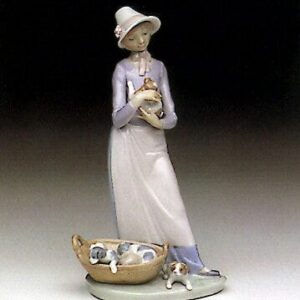 MUCHACHITA CON CACHORROS – Santacreu Store