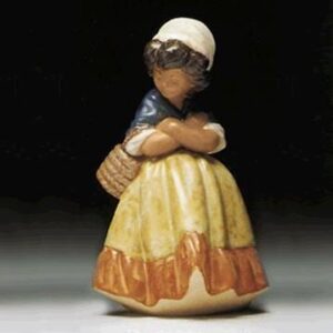 NIÑA BRAZOS CRUZADOS – Santacreu Store