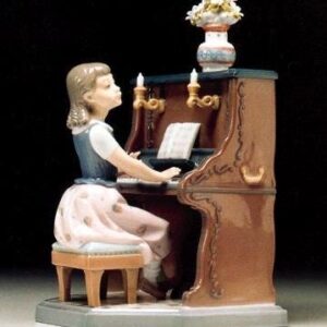 NIÑITA TOCANDO EL PIANO – Santacreu Store