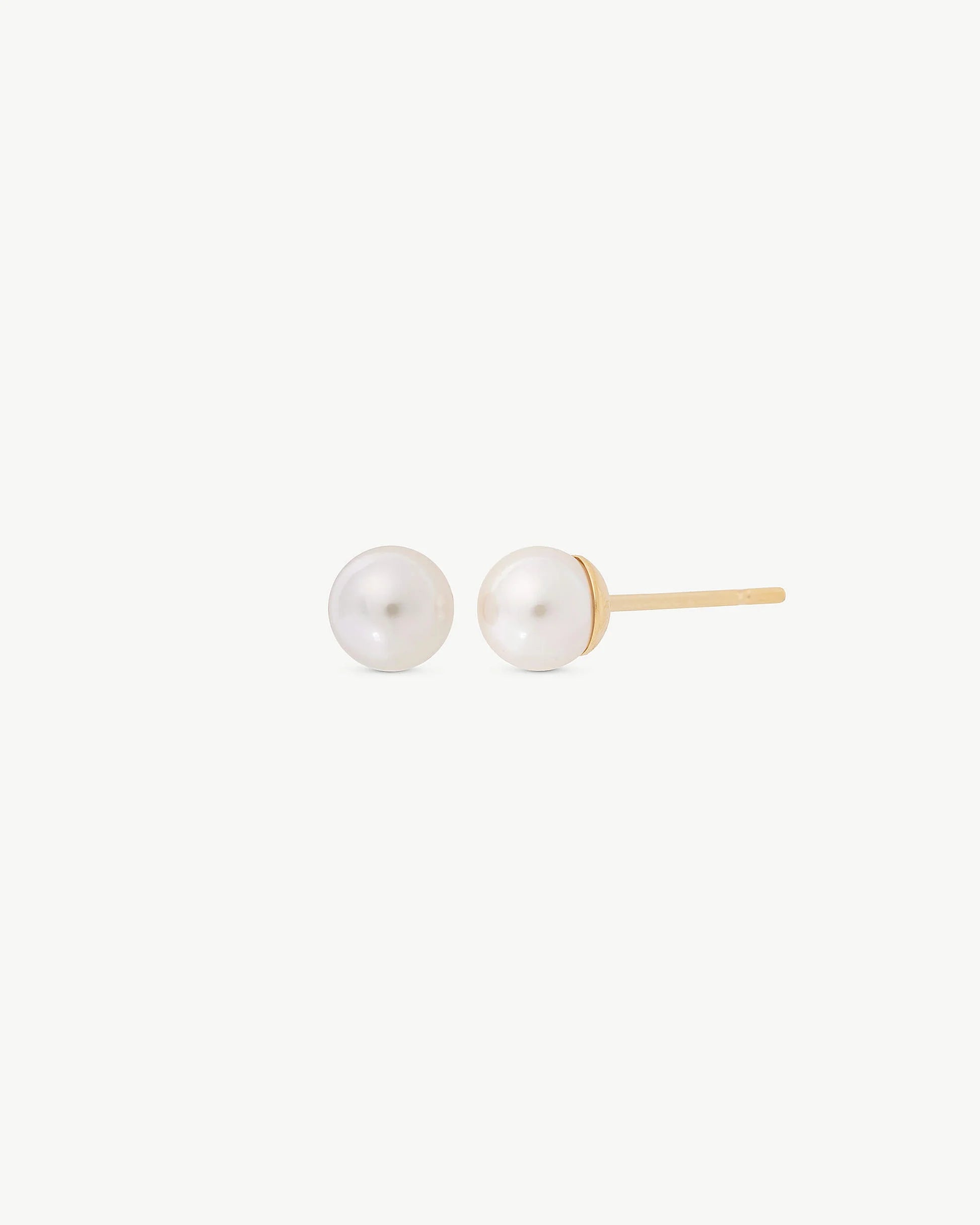 Pendientes Dorados Perla 4mm Lyra – Santacreu Store