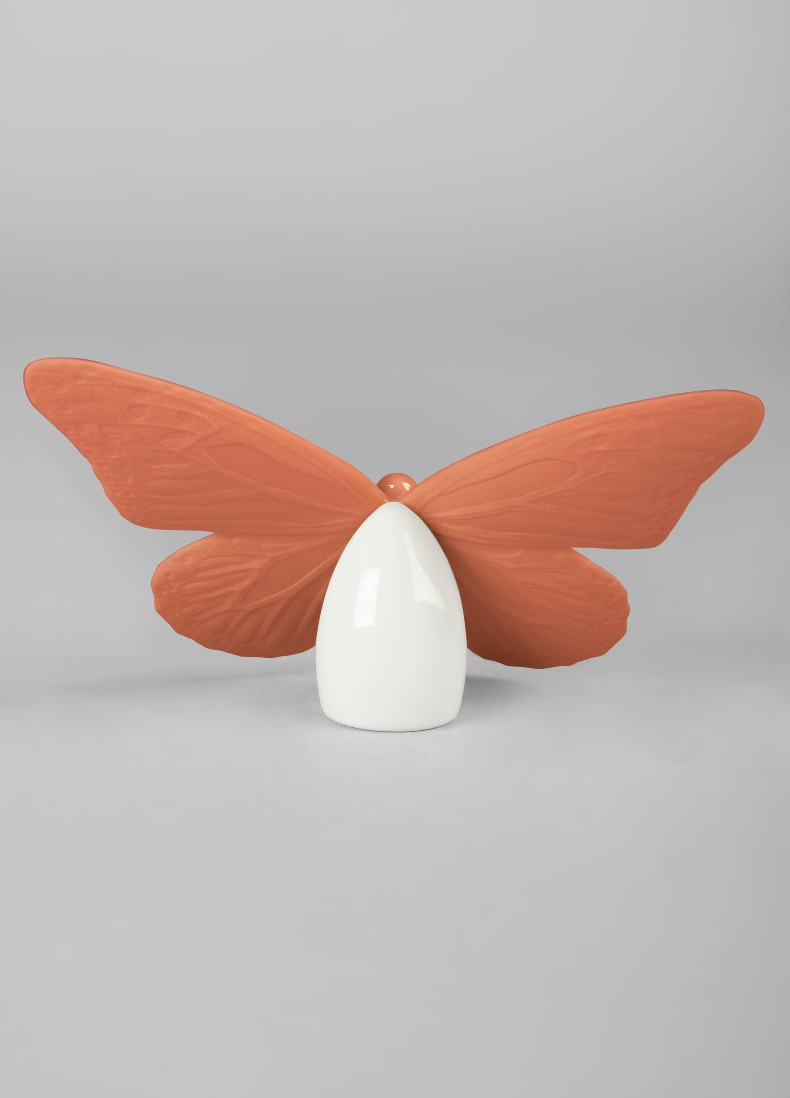 Figura Mariposa. Lustre oro y coral – Santacreu Store