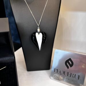Colgante Corazón Blanco y Negro de Cristal de Borosilicato – Santacreu Store