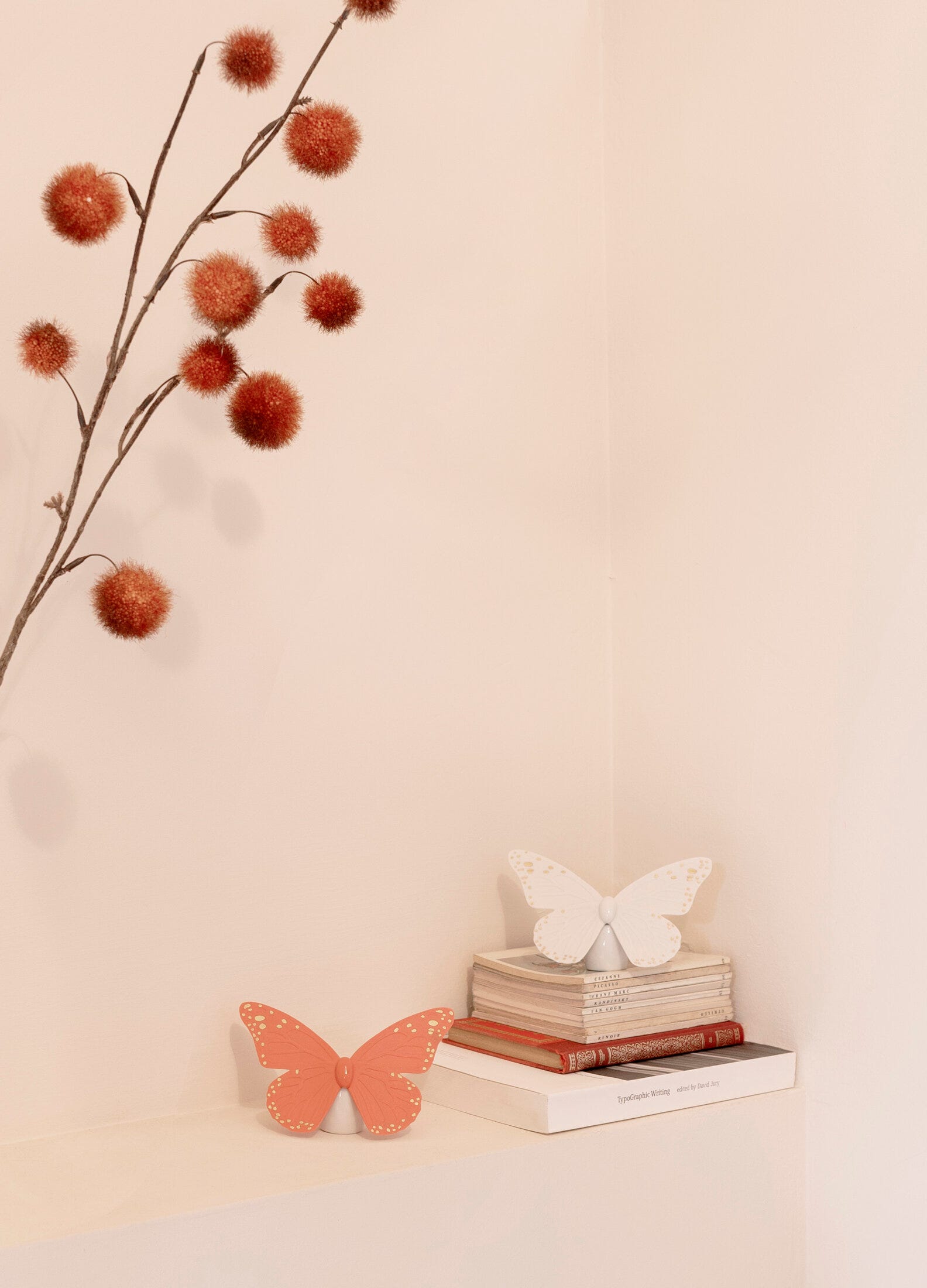 Figura Mariposa. Lustre oro y coral – Santacreu Store