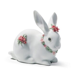 Figura Conejito atento con claveles – Santacreu Store